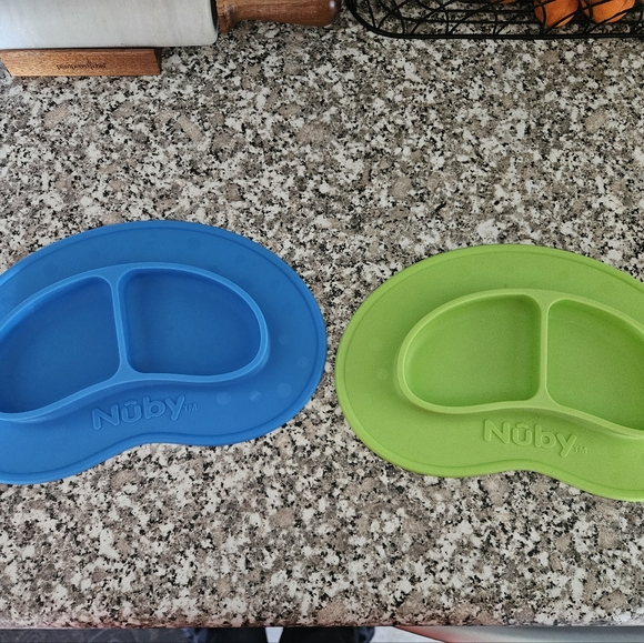 Nuby baby/toddler suction plates - Picture 1 of 1